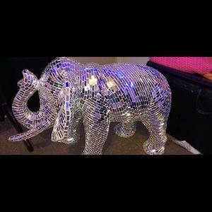 glass mirror elephant